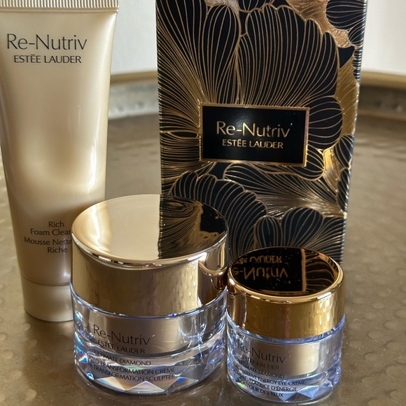 Estée Lauder Re-Nutriv Ultimate Diamond Luxury Gift Set $274 value - Picture 1 of 7